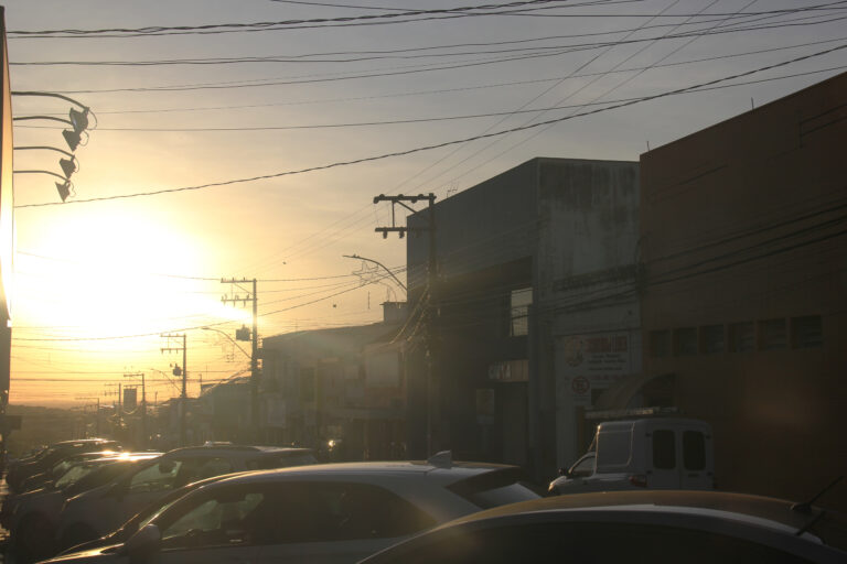 Comércio de Adamantina funcionará até as 16h na véspera de Natal; supermercados vão até as 19h