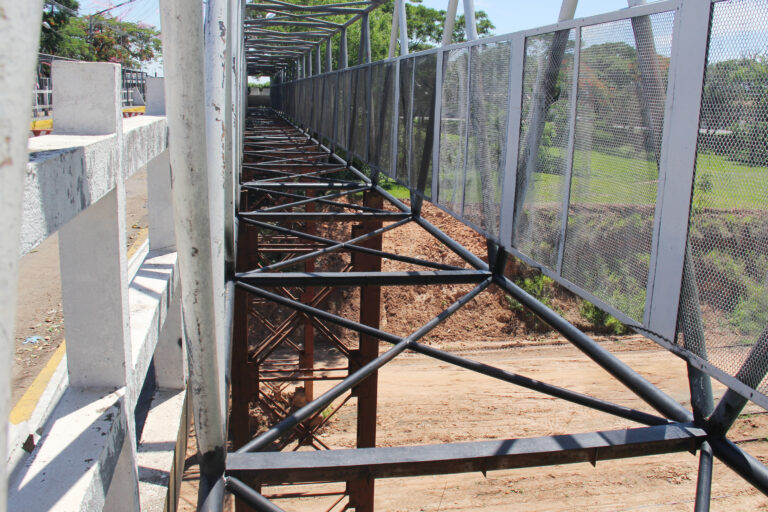 Obras em passarela do viaduto da Joaquim Nabuco são paralisadas e estrutura recém-instalada é removida