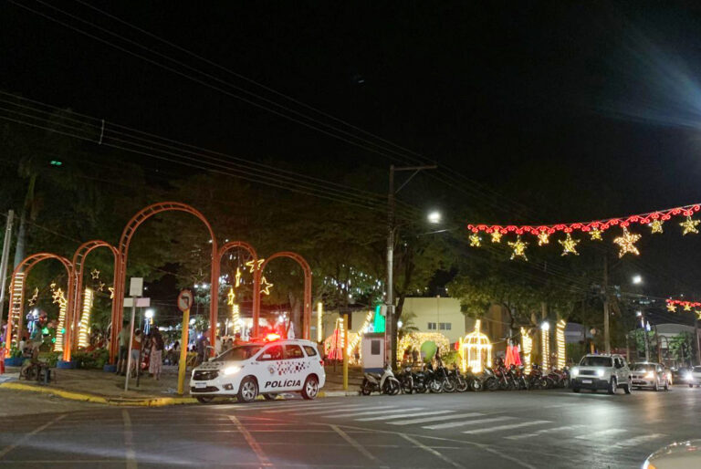 “Celebrar de Natal” movimenta a Praça Elio Micheloni nesta sexta
