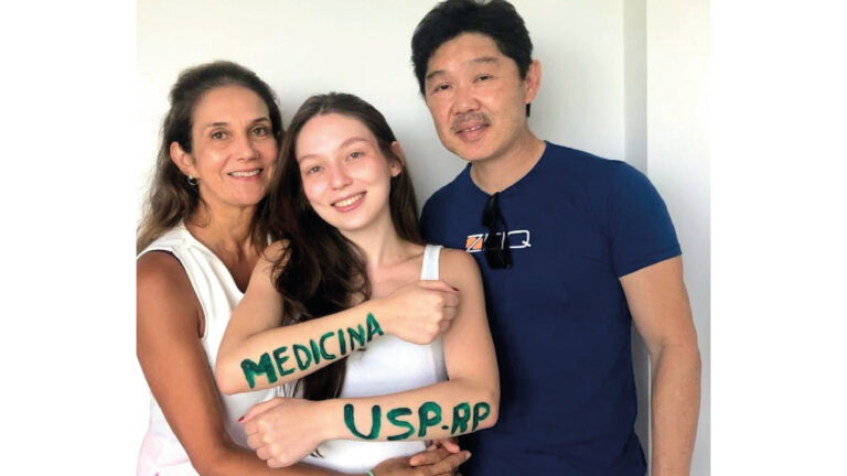 Estudante da EE Helen Keller, de Adamantina, é aprovada em Medicina na USP