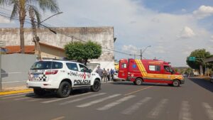 Viaturas do bombeiro e polícia