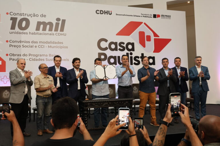 Presidente do Confea Vinicius Marchese participa de anúncio de investimentos em habitação popular pelo Estado