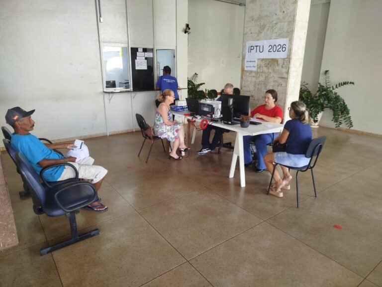 Dos 21 mil contribuintes, cerca de 8 mil já retiraram os carnês do IPTU, informa a Prefeitura