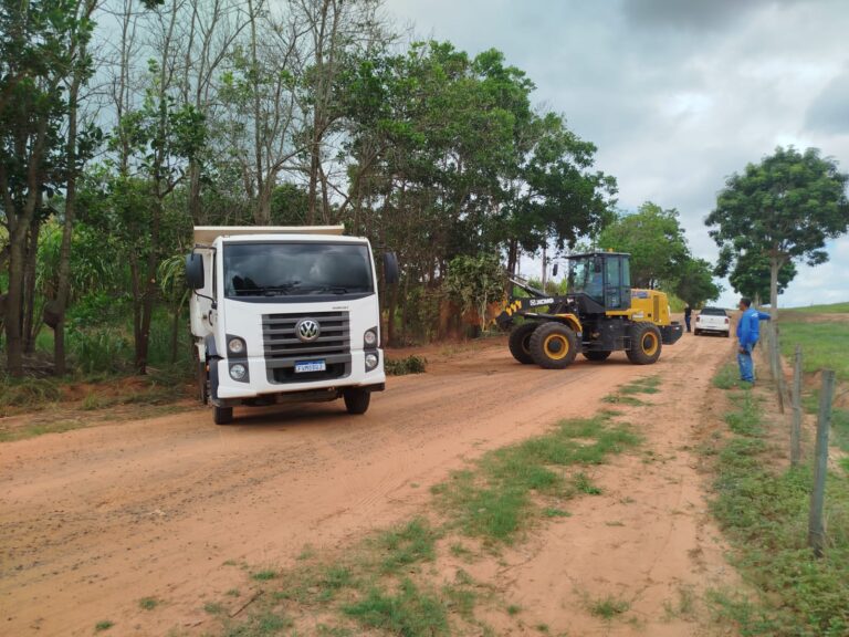 Manutenção em 500 km de estradas rurais reforça escoamento da produção agrícola em Adamantina