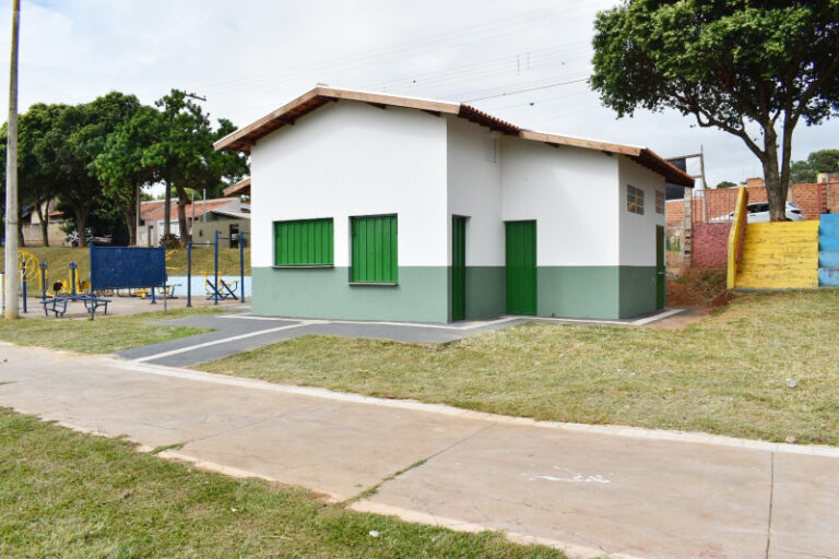Espaços esportivos de Adamantina recebem novas estruturas com vestiário e academia ao ar livre