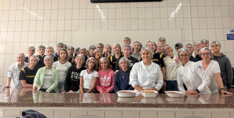 Nutrição da FAI promove oficina prática sobre alimentação saudável com alunos do Colégio Objetivo