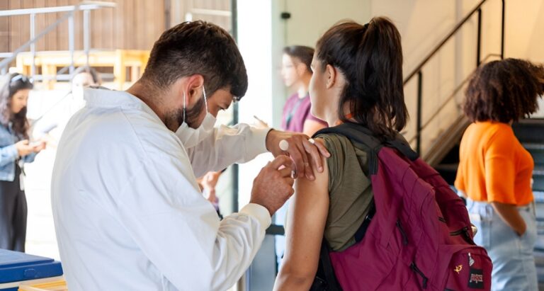 Vacinação contra gripe começa neste sábado em todo o Estado