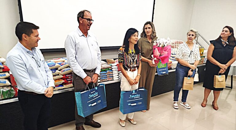 Sicoob Nosso lidera campanha solidária e Fundo Social de Adamantina recebe 6 toneladas de alimentos