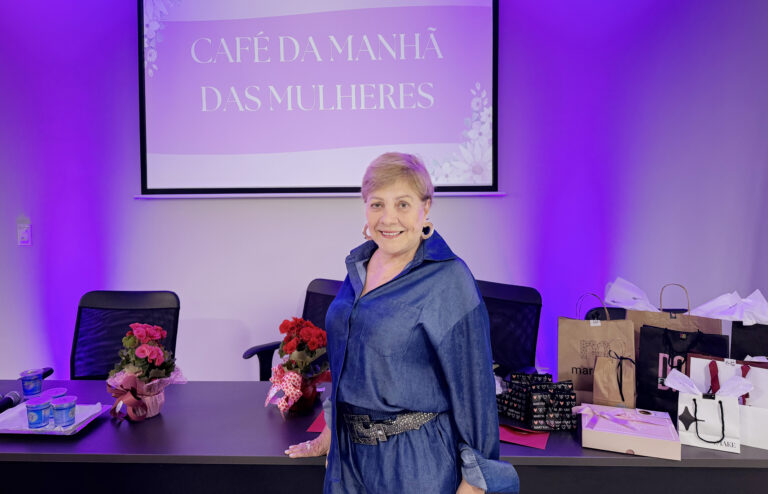 Advogada Silvia Camargo recebe Láurea de Agradecimento por mais de 30 anos de atuação na advocacia