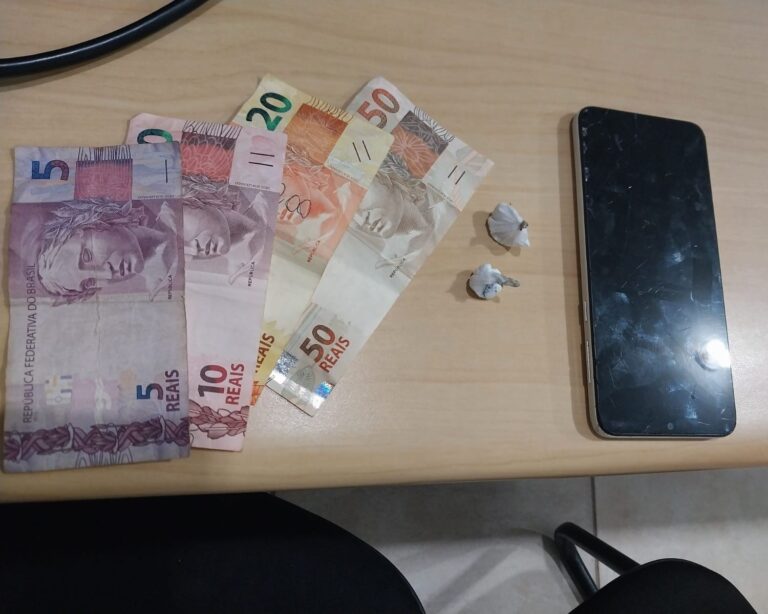 Abordagem policial apreende drogas e dinheiro em Osvaldo Cruz