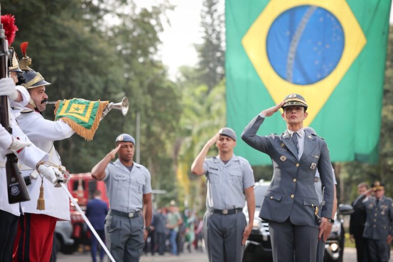 Coronel Glauce toma posse como primeira mulher no comando da PM de SP em 200 anos de história
