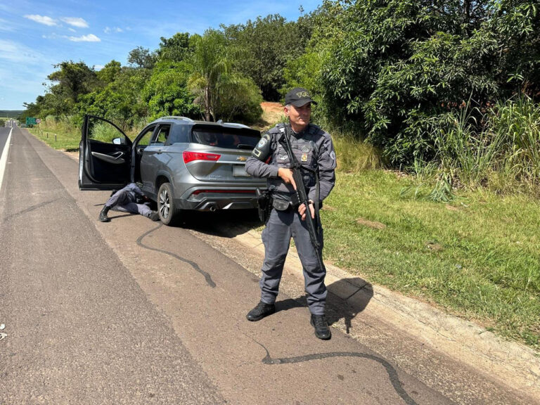 Quase 40 kg de cocaína são apreendidos em carro com família boliviana em Flórida Paulista