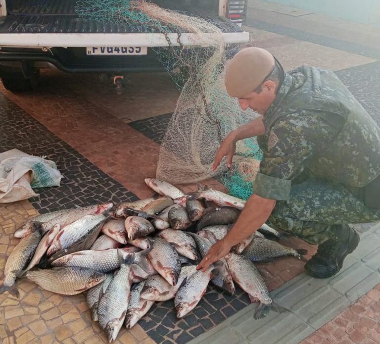 Polícia Ambiental apreende mais de 50 kg de peixes e apetrechos de pesca ilegal no Rio Aguapeí