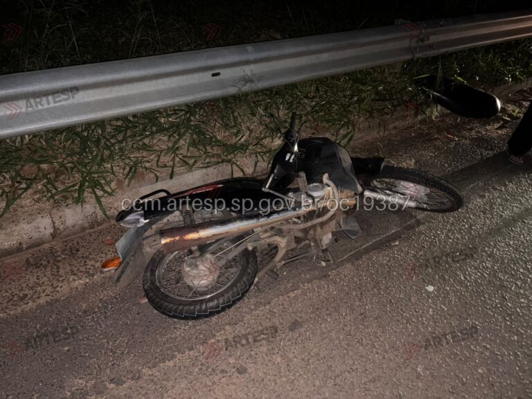 Ambulância bate na traseira de motocicleta na SP-294 em Lucélia