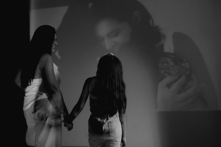 Campanha de Dia das Mães transforma ensaio fotográfico em experiência de memória e emoção