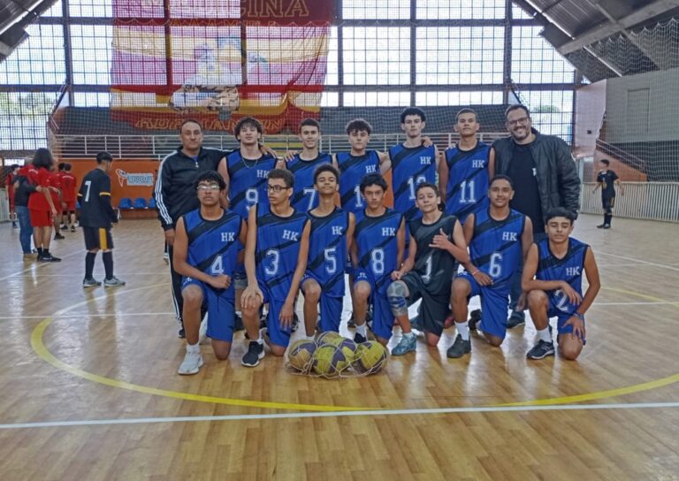 Estudantes da E.E Helen Keller são destaques regionais no Voleibol e Atletismo