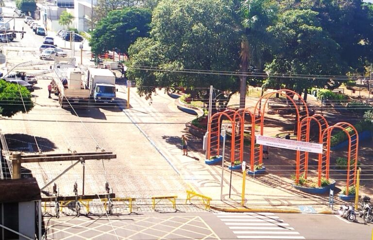 Feira e shows de rock marcam comemoração do Dia das Mães na praça Élio Micheloni