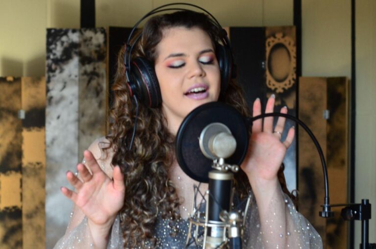 Cantora de Adamantina, Alyne Montenegro é cotada para reality musical da Globo