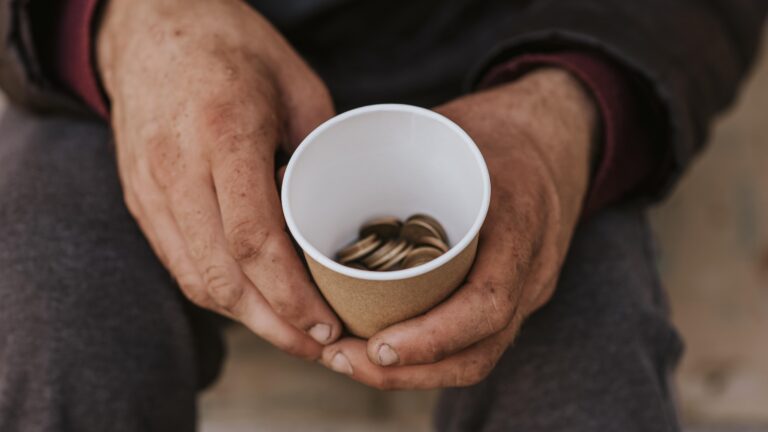 Assistência Social divulga formas de ajudar pessoas em situação de mendicância em Adamantina